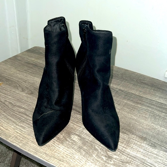 Rouge  Ready faux suede black booties, black size 9 zipper side 3 inch heel - Picture 2 of 8